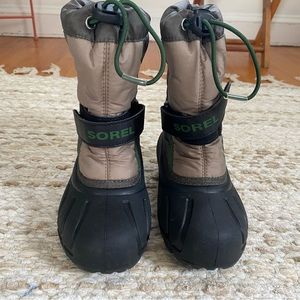 Sorel toddler size 12 snow boot